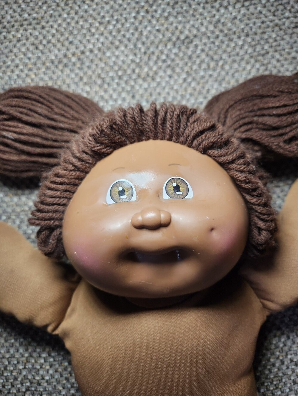 vintage Cabbage Patch Kids doll with brown yarn pigtails and a dark brown fabric - Picture 5 of 12
